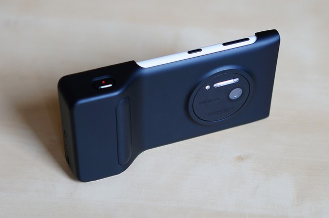 Nokia-Lumia-1020-Grip-14