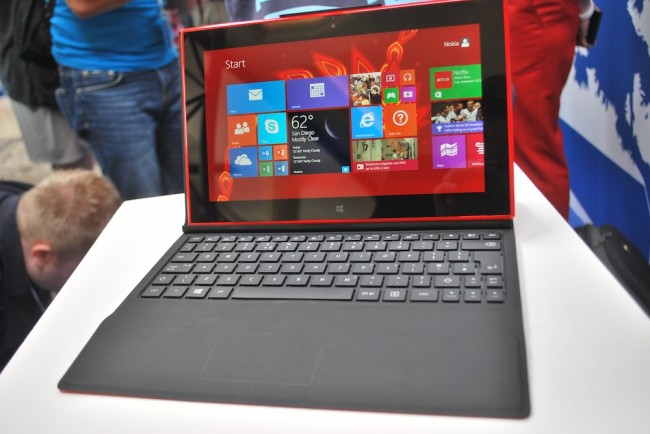 Nokia Lumia 2520, 1