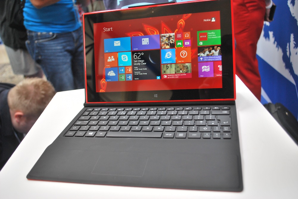 Nokia Lumia 2520, 1