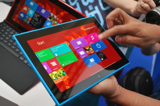 Nokia Lumia 2520, 2