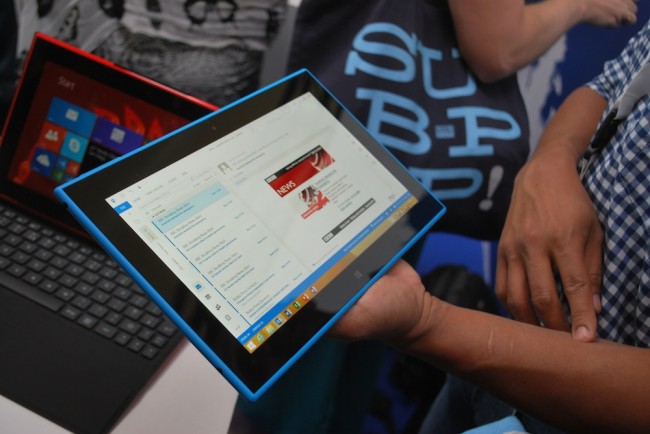 https://ocs-pl.oktawave.com/v1/AUTH_2887234e-384a-4873-8bc5-405211db13a2/spidersweb/2013/10/Nokia-Lumia-2520-aplikacje-2-650x434.jpg