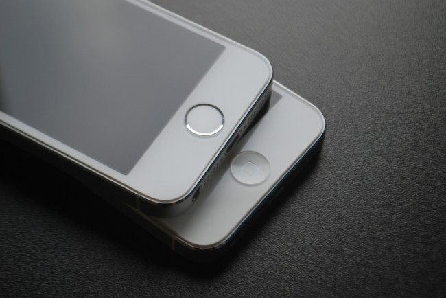 iPhone 5s by Spider’s Web vs iPhone 5
