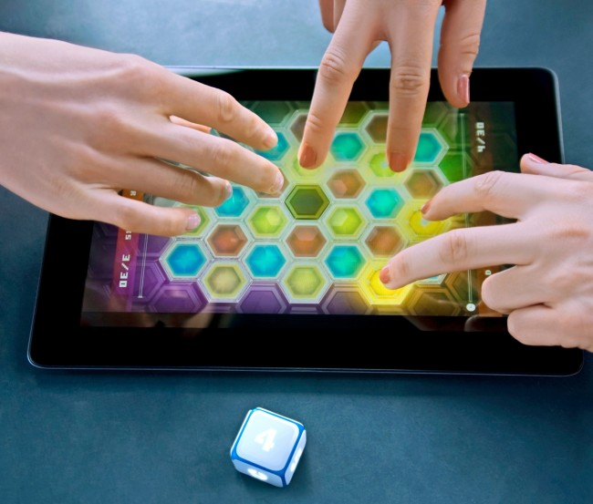 DICE+ hands class="wp-image-155103" 