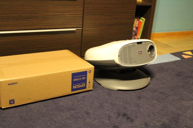 Epson wraz z osprzętem w pudełku, kontra mój poczciwy staruszek class="wp-image-152530" 