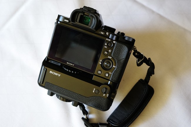 Sony-A7R-grip-2