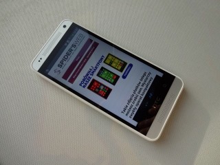 HTC One Mini – mały, zgrabny, fajny, niestety jest jedno „ale” – recenzja Spider’s Web