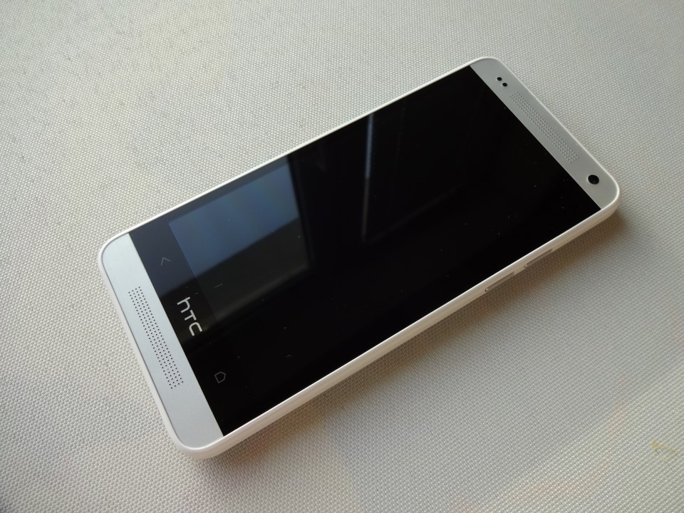 htc one mini ekran class="wp-image-152398" 