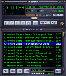Winamp nie miał windowsowego paska systemowego, był prosty, a jednocześnie potężny. Choć dziś patrzenie na domyślną wersję starych wydań trochę razi:) class="wp-image-153701" 