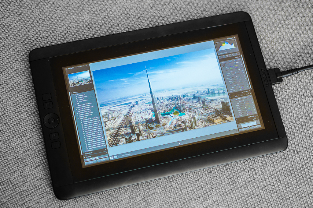 wacom-cintiq-13hd-9 class="wp-image-158534" 