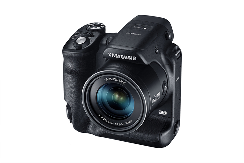 Zoom x60, pionowy grip i wymiary sporej lustrzanki - Samsung WB2200F class="wp-image-162054" 