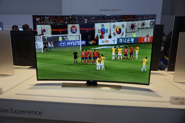 Samsung-ces-2014-stoisko-telewizory22