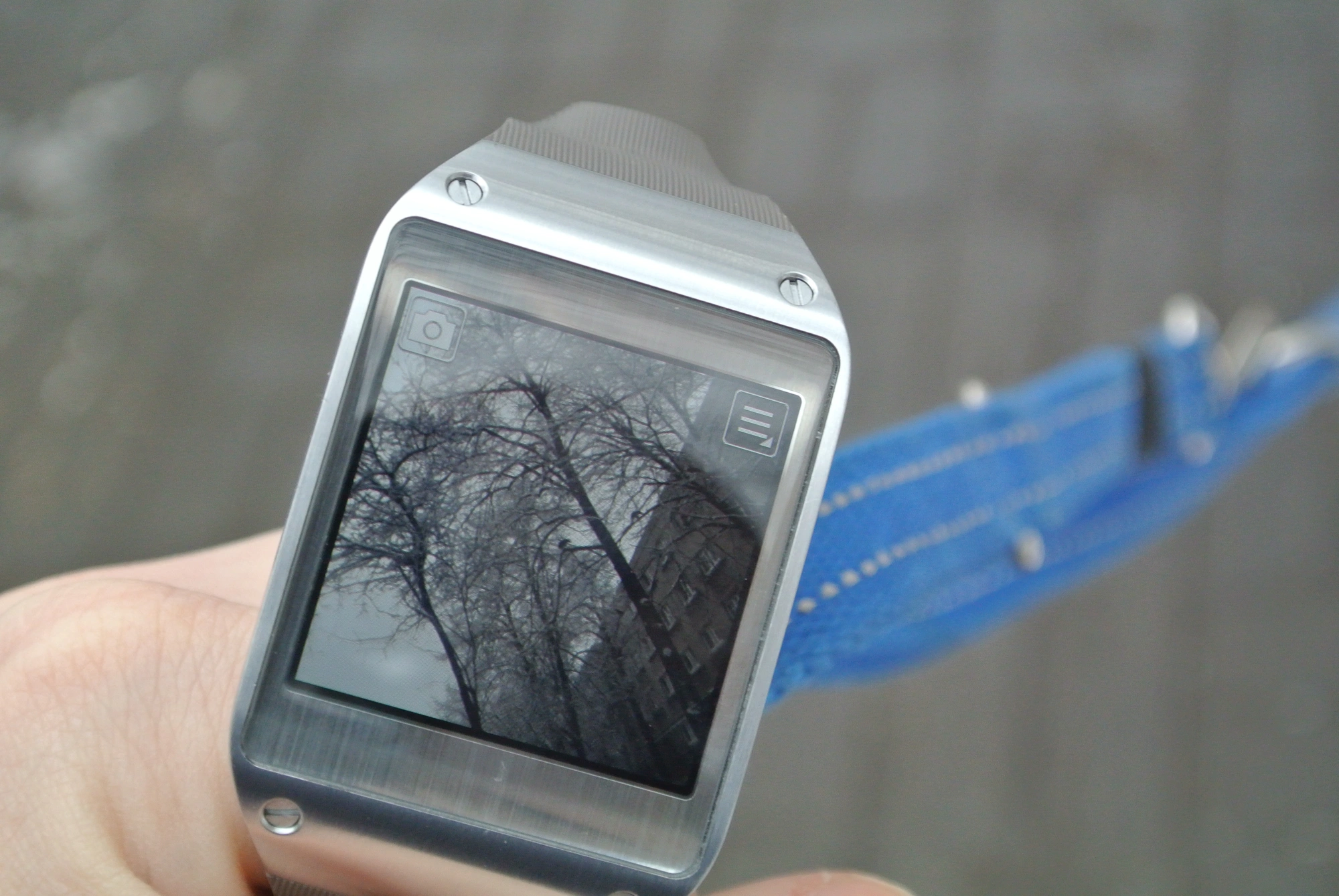 https://ocs-pl.oktawave.com/v1/AUTH_2887234e-384a-4873-8bc5-405211db13a2/spidersweb/2014/01/samsung-galaxy-gear-foto-2.jpg