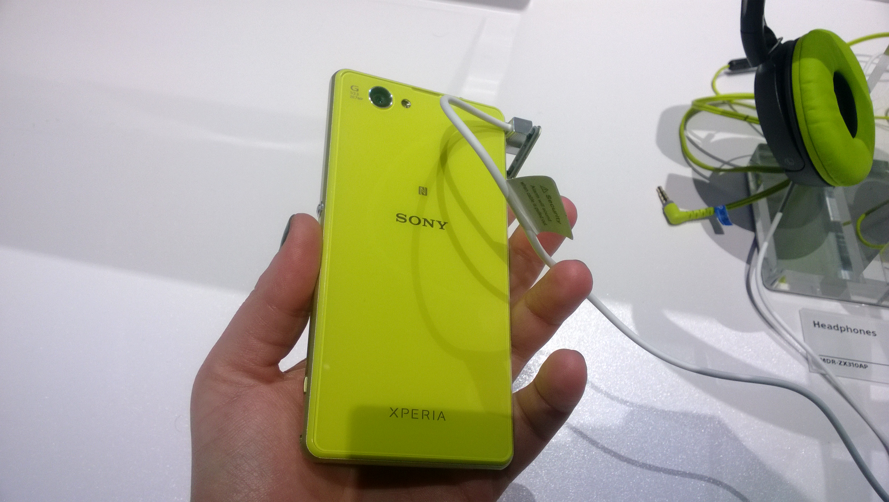 sony-xperia-z1-compact (1) class="wp-image-161066" 