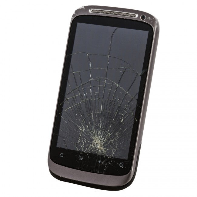 cell phone with a broken screen class="wp-image-168670" 