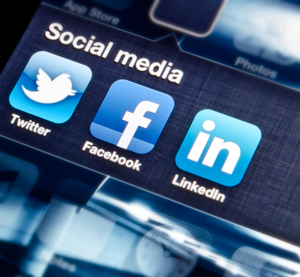 facebook linkedin class="wp-image-168295" 
