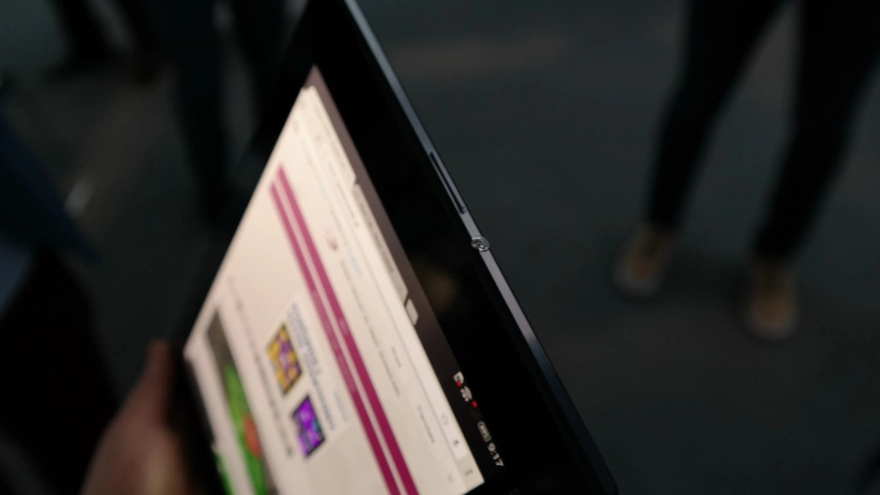 https://ocs-pl.oktawave.com/v1/AUTH_2887234e-384a-4873-8bc5-405211db13a2/spidersweb/2014/02/sony-xperia-tablet-z2-14.jpg