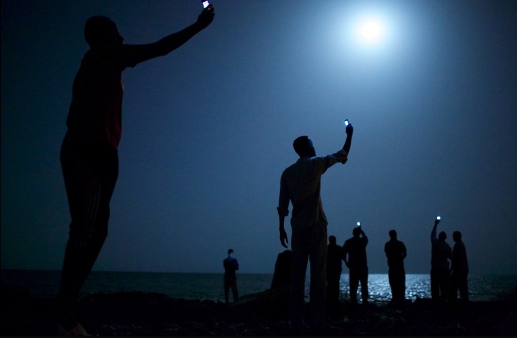 &quot;Signal&quot;, Fot. John Stanmeyer class="wp-image-168140" 