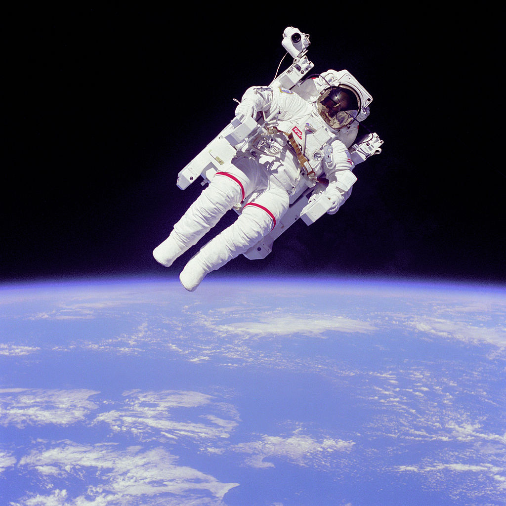 Astronauta w nieużywanym już MMU class="wp-image-171749" 