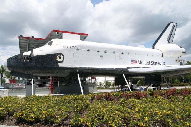 1280px-Space_Shuttle_Explorer