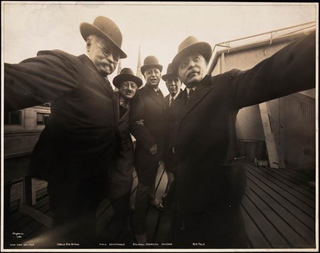 Prawdopodobnie pierwsze selfie, 1920 rok (MUSEUM OF THE CITY OF NEW YORK): class="wp-image-176073" 