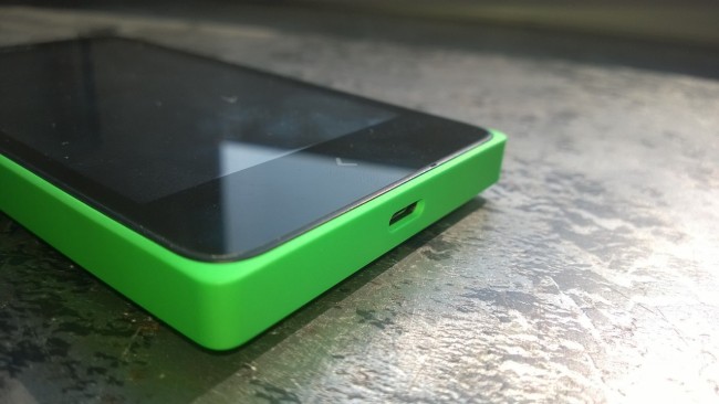 Nokia X microUSB