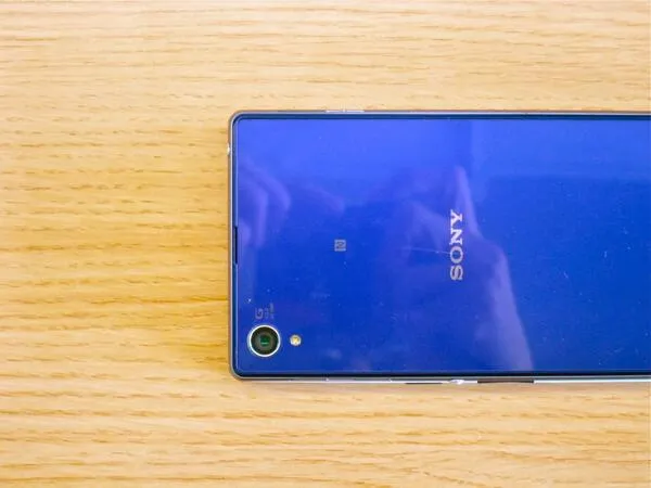 oneplus vs xperia