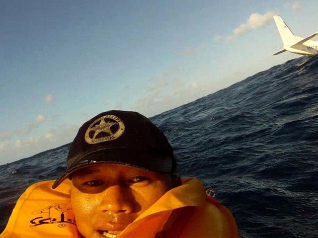 plane-crash-selfie class="wp-image-176071" 