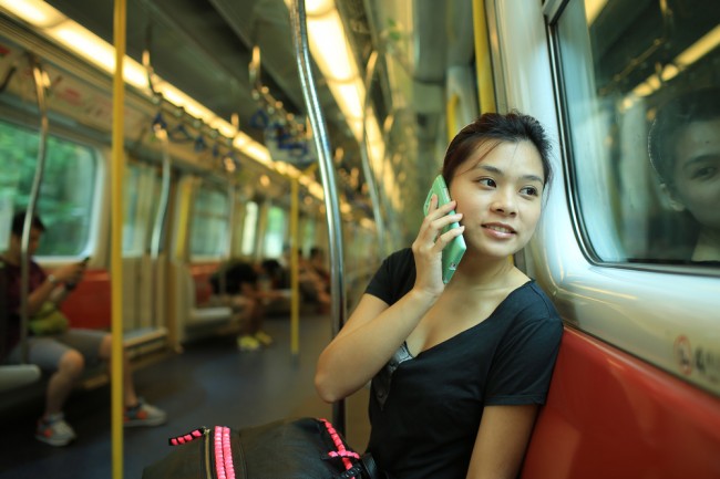 telefon w autobusie