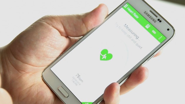 Galaxy-S5-Heart-Rate-Monitor-Demonstration-630&#215;354 