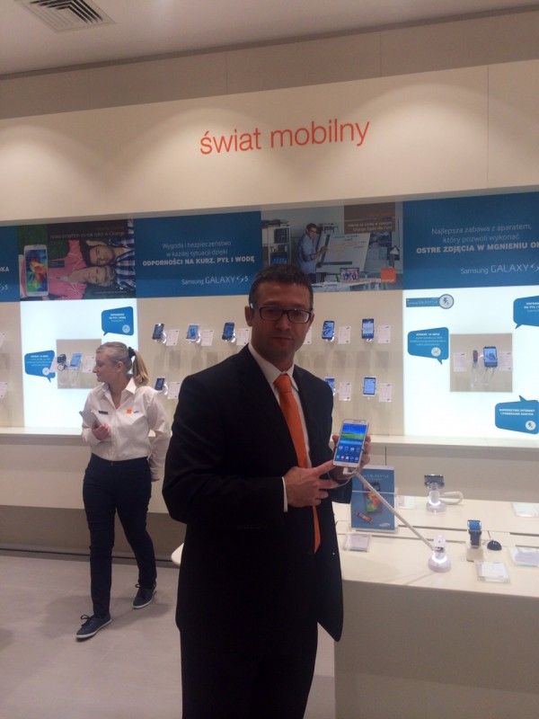 samsung-orange-salon (13)