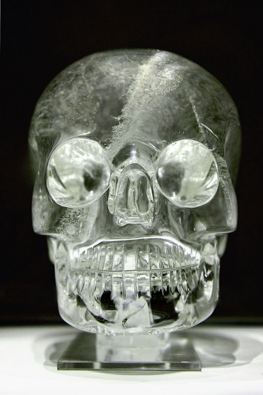 640px-Crystal_skull_british_museum_random9834672