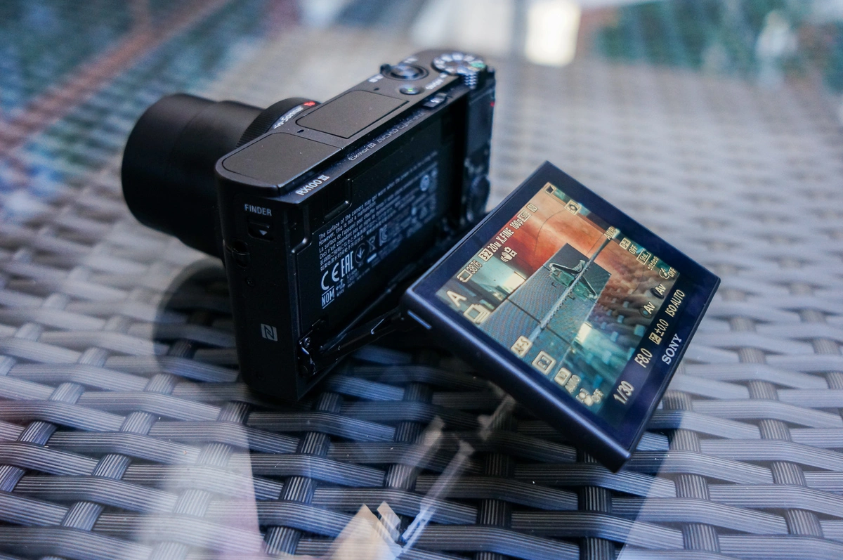 https://ocs-pl.oktawave.com/v1/AUTH_2887234e-384a-4873-8bc5-405211db13a2/spidersweb/2014/07/Sony-Rx100-III-18-of-19.jpg