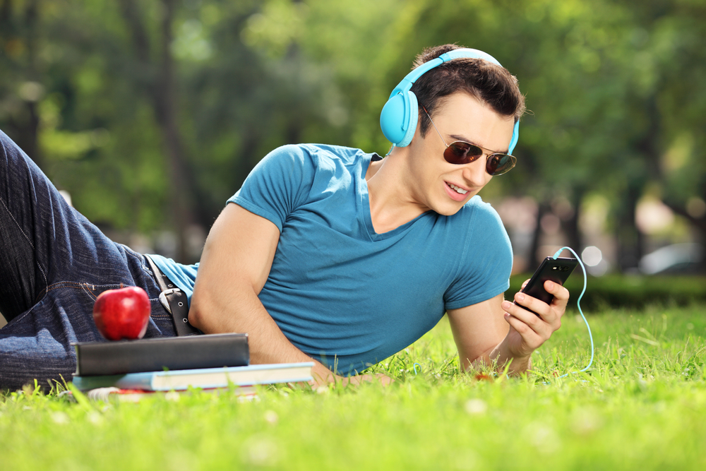 Apple na kolejnych zakupach, tym razem kupuje gadające radio