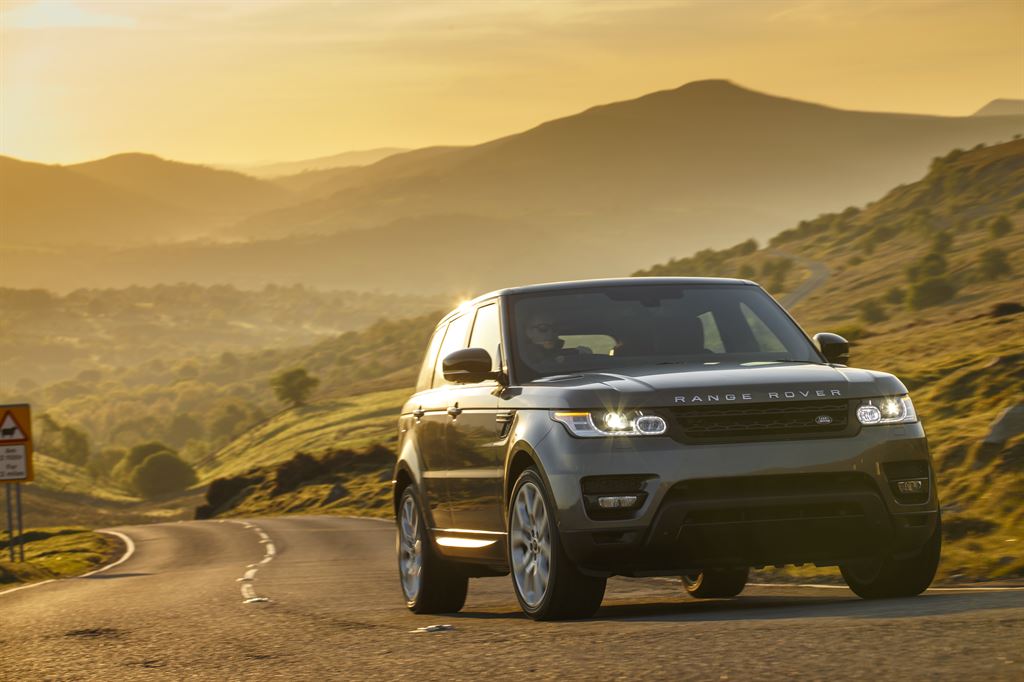 land rover class="wp-image-218076" 