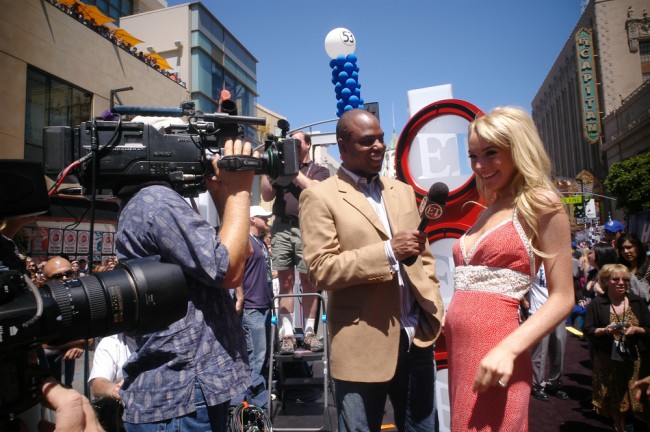 Zdjęcie Actress LINDSAY LOHAN at the world premiere, on Hollywood Boulevard, of her new movie Walt Disney Pictures' Herbie: Fully Loaded. June 19, 2005 Los Angeles, CA 2005 Paul Smith / Featureflash pochodzi z serwisu ShutterStock class="wp-image-213964"
