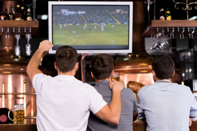 tv-mecz-pilka-nozna-pub
