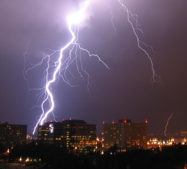 Lightning_in_Arlington class="wp-image-252129" 