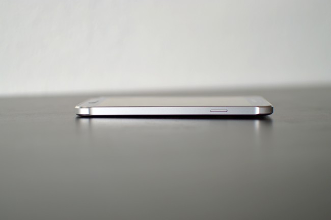Samsung Galaxy Alpha 002