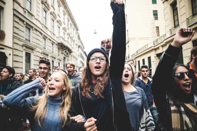 strajkujace hipstery zamiast zabrac sie za uczciwa robote