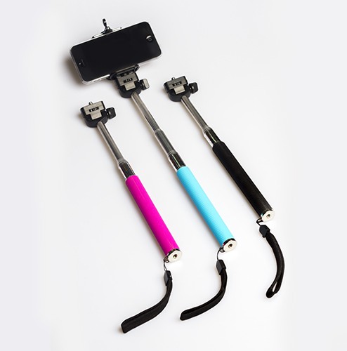 selfie stick 1 class="wp-image-298049" 