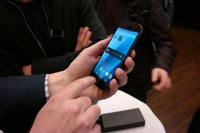 YotaPhone 2 (23) class="wp-image-306482" 