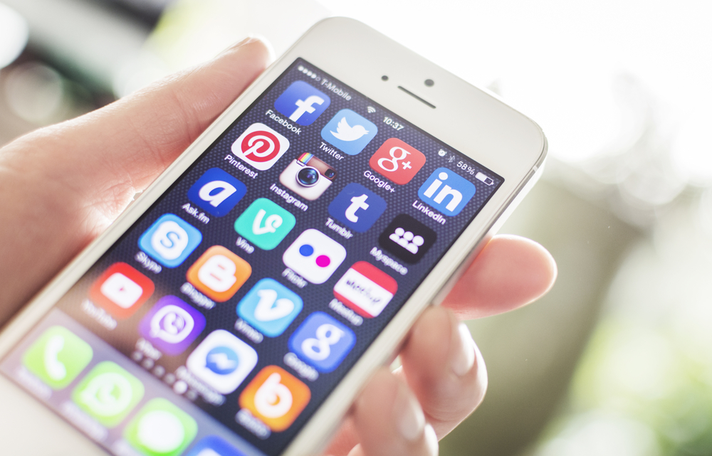 apple-iphone-ios-aplikacje-mobilne class="wp-image-317573" 