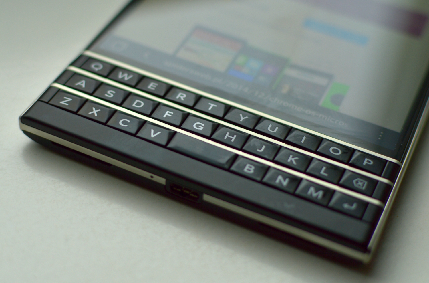 blackberry passport 007 class="wp-image-303462" 