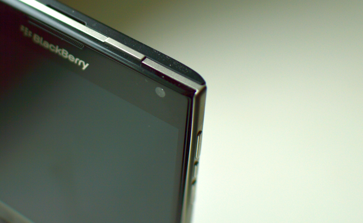 blackberry passport 010 class="wp-image-303470" 