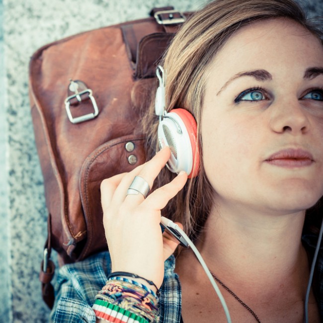 muzyka-sluchawki-deezer-spotify-streaming-muzyki class="wp-image-309933" 