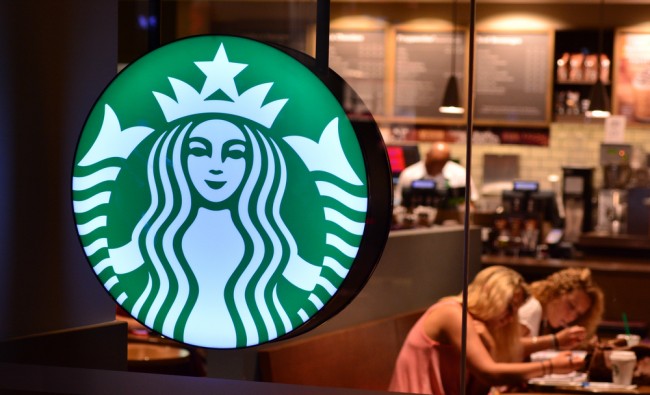 starbucks-kawiarnia-iphone-telefon