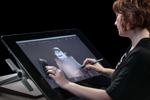 wacom-cintiq-27qhd-oraz-27qhd-touch--3 class="wp-image-324417" 
