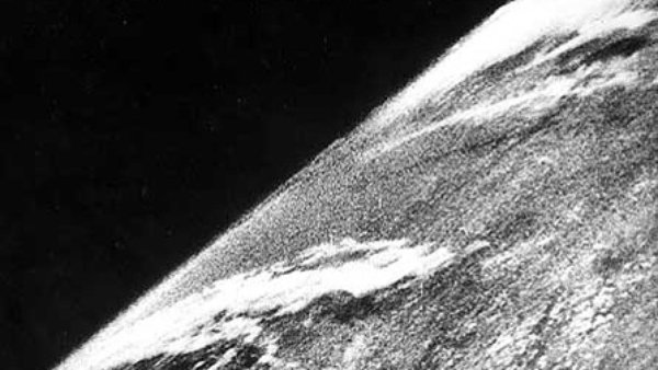 1stPhotoFromSpace.jpg__600x0_q85_upscale class="wp-image-343151" 