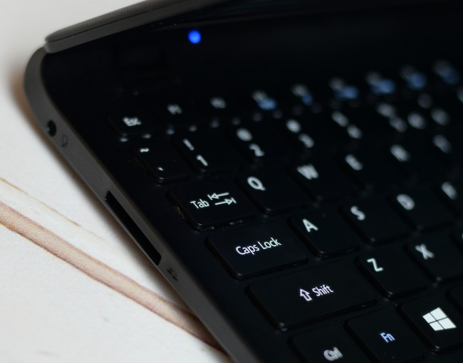 Acer-E11-left 