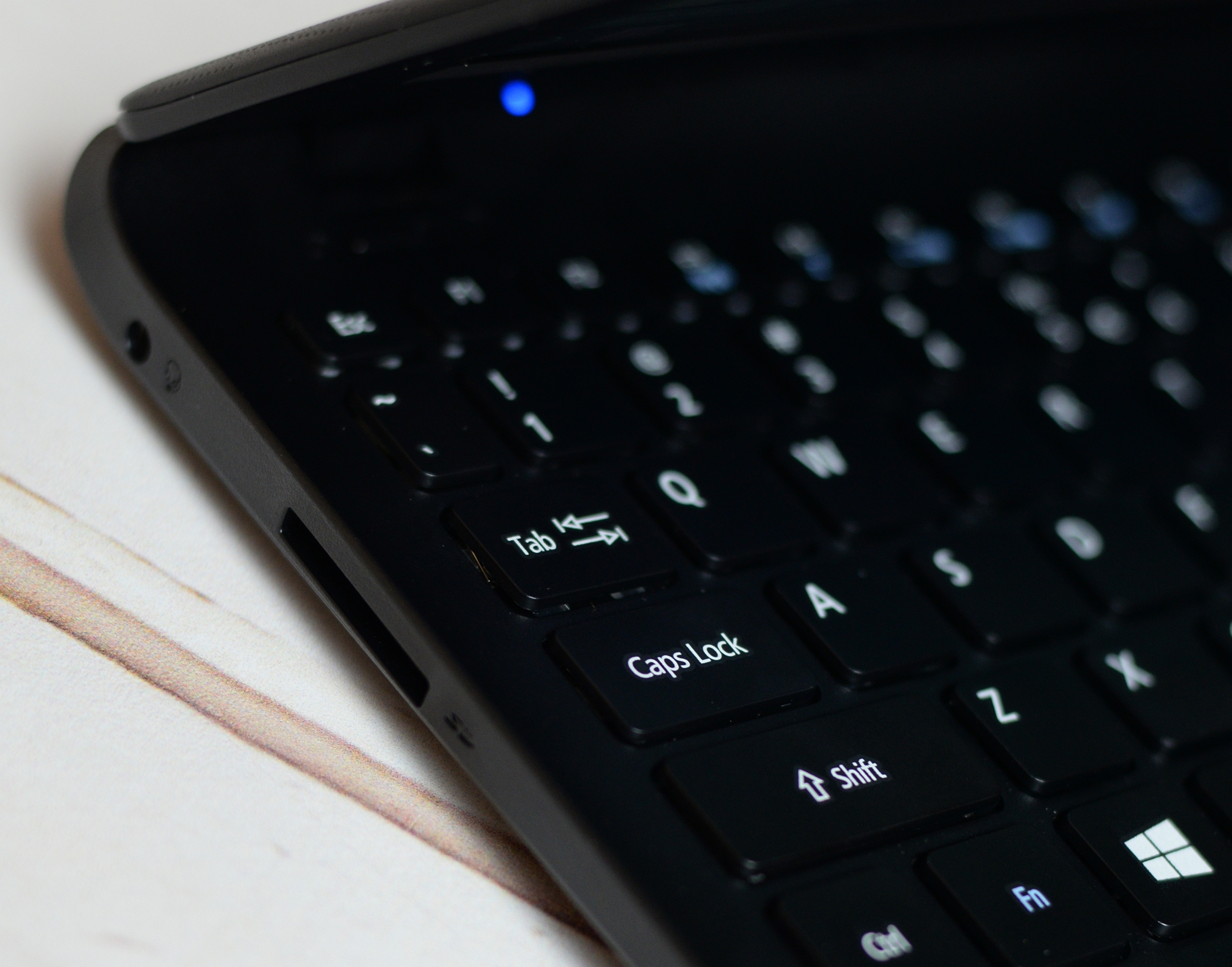 Acer-E11-left 